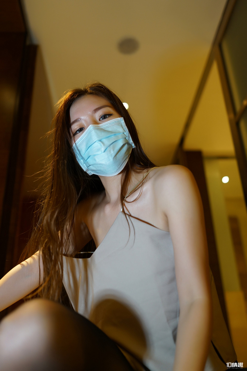 [ROSI写真]口罩系列NO.648_吊带睡裙美女居家无内黑丝裤袜撩人姿势诱惑写真49P